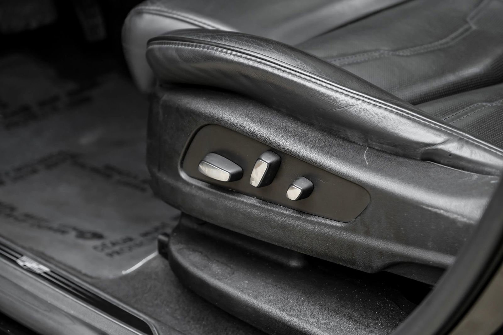 Used 2017 Cadillac XT5 Platinum image 43