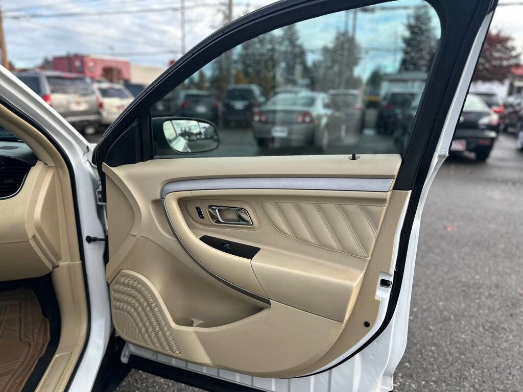 Used 2015 Ford Taurus SE image 24