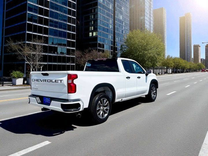 Used 2019 Chevrolet Silverado 1500 Custom w/ Trailering Package image 3