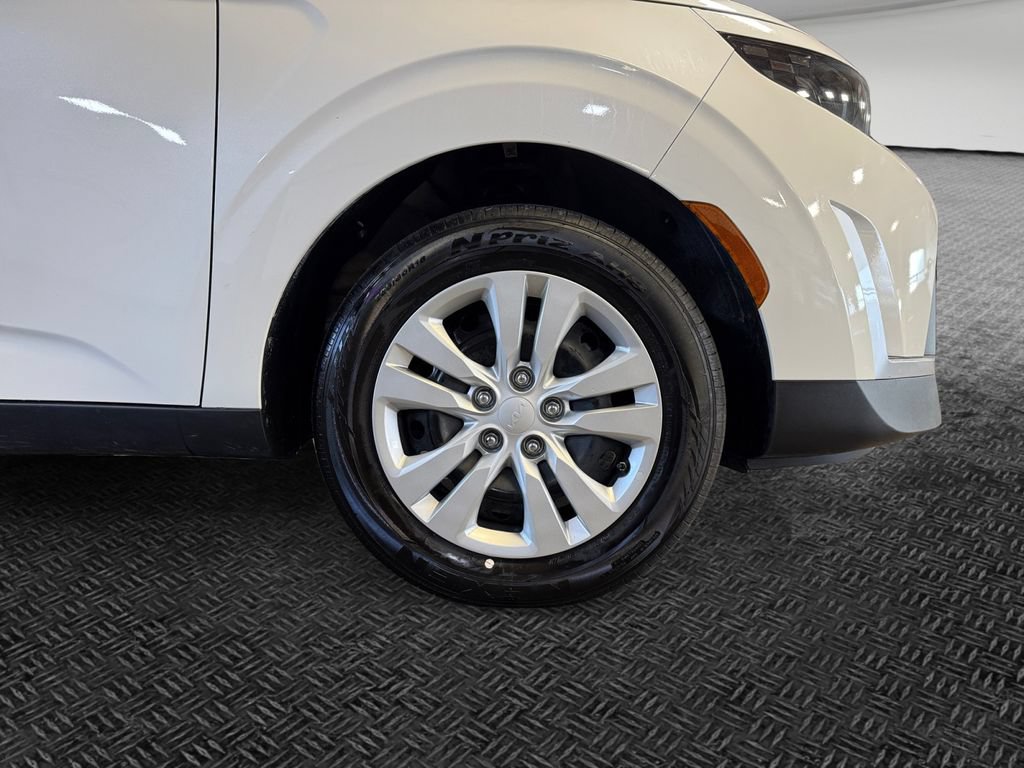 Certified 2024 Kia Soul LX FWD image 11