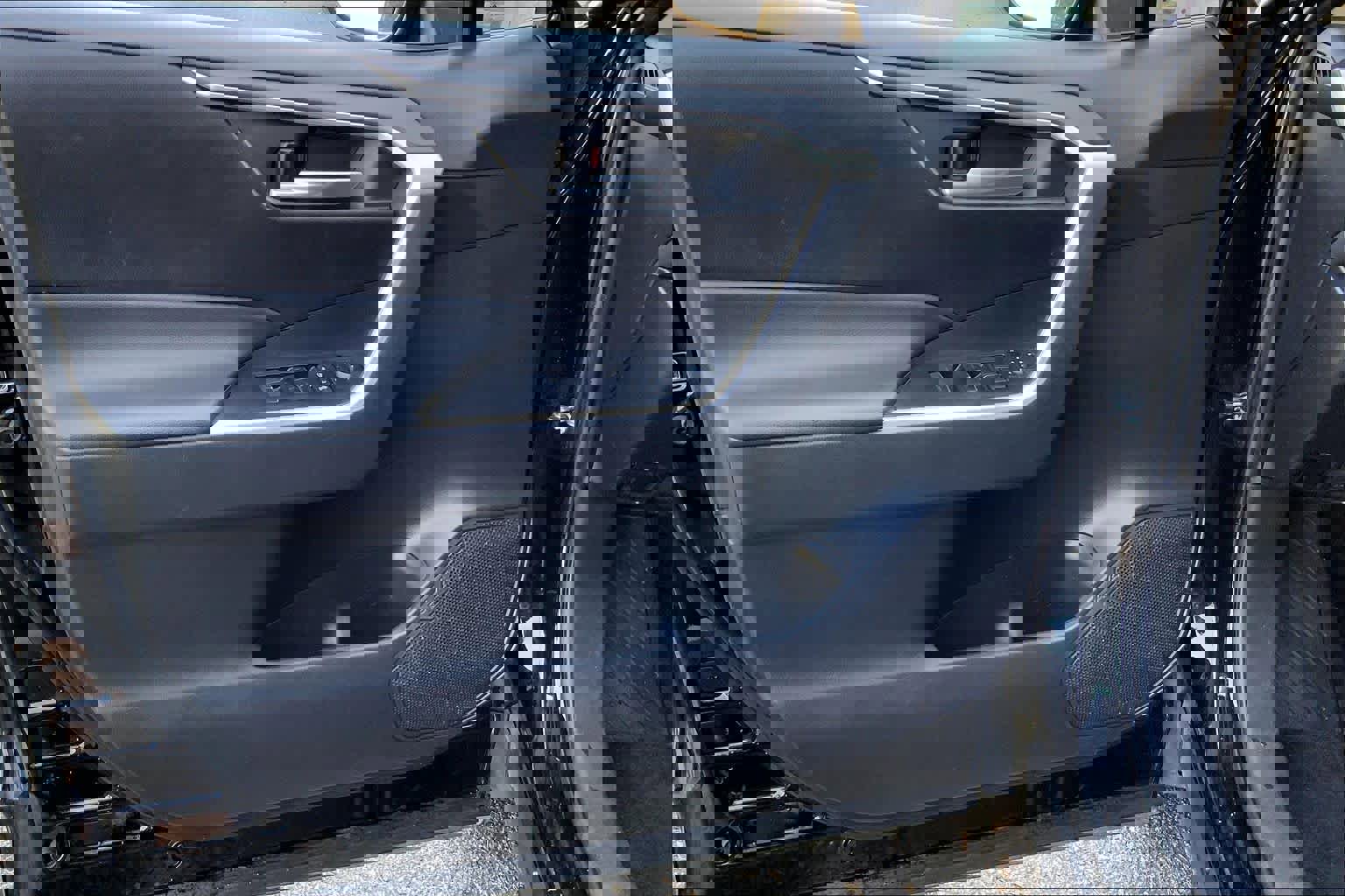 Used 2023 Toyota RAV4 XLE image 21