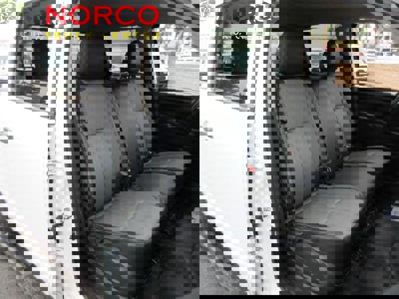 Used 2017 Nissan Titan S image 12