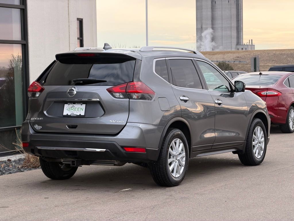 Used 2018 Nissan Rogue SV w/ Sun & Sound Touring Package image 5
