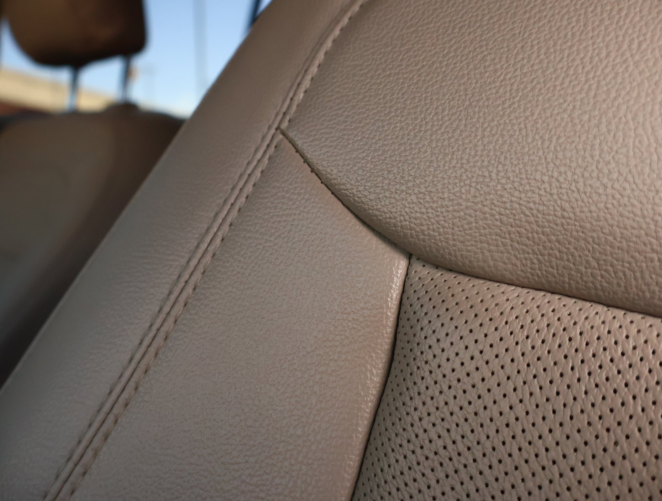 Used 2022 Ford Explorer Limited w/ Equipment Group 301A image 12