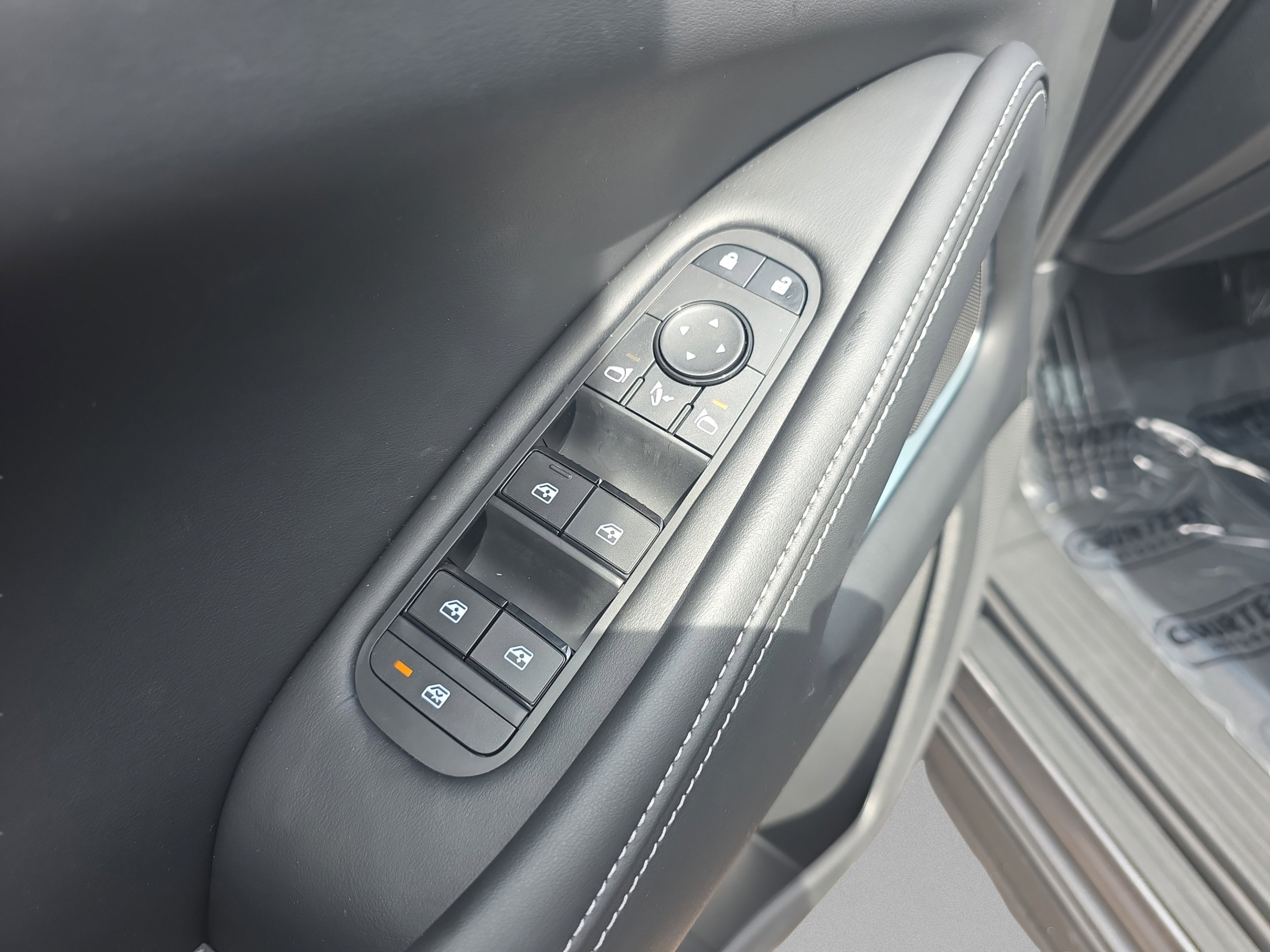 New 2027 INFINITI QX60 Luxe w/ Cargo Package FWD image 9