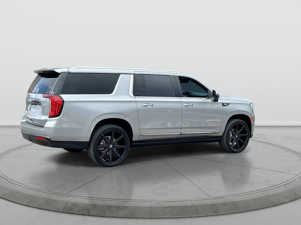 Used 2024 GMC Yukon XL Denali Ultimate AWD/4WD image 8