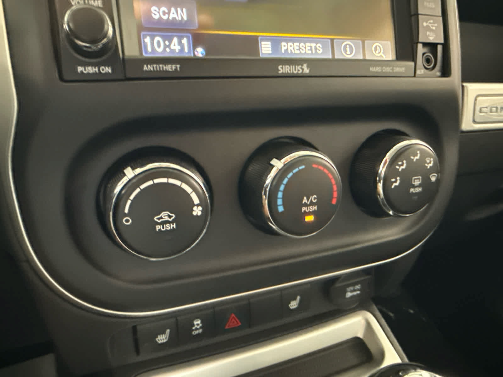 Used 2014 Jeep Compass Latitude FWD image 16