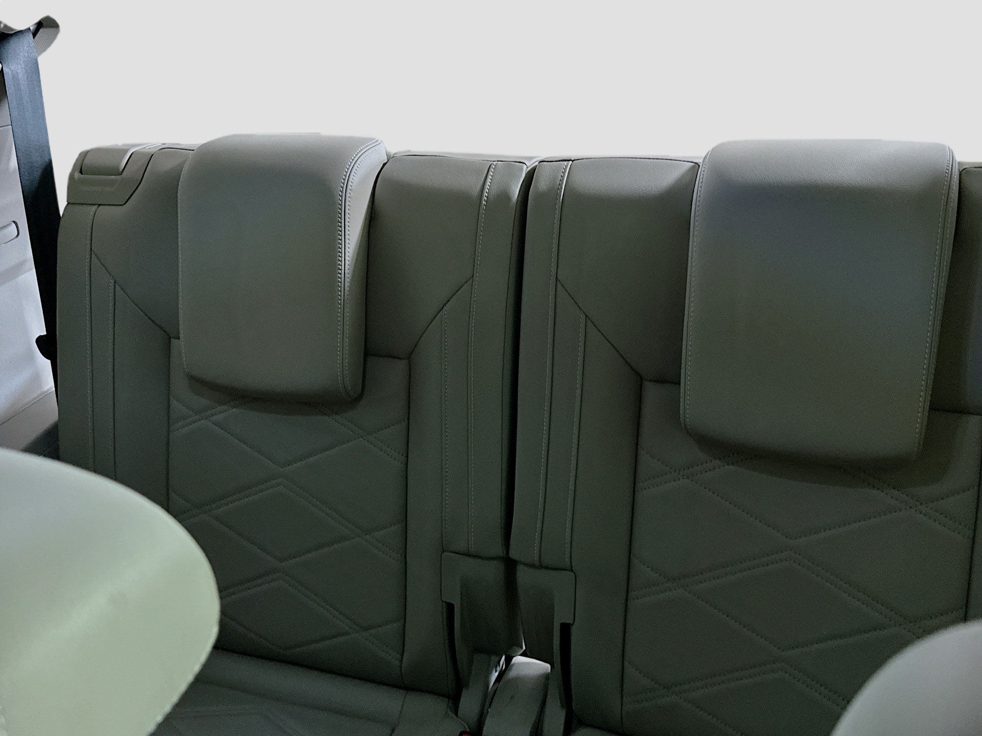 Used 2024 Volkswagen Atlas SE w/ Panoramic Sunroof Package FWD image 30
