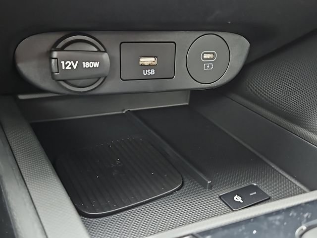 Used 2025 Hyundai Elantra SEL FWD image 17