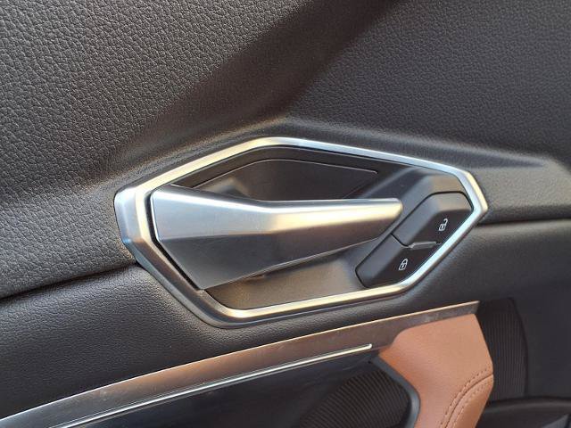 Used 2022 Audi e-tron Premium Plus AWD/4WD image 16