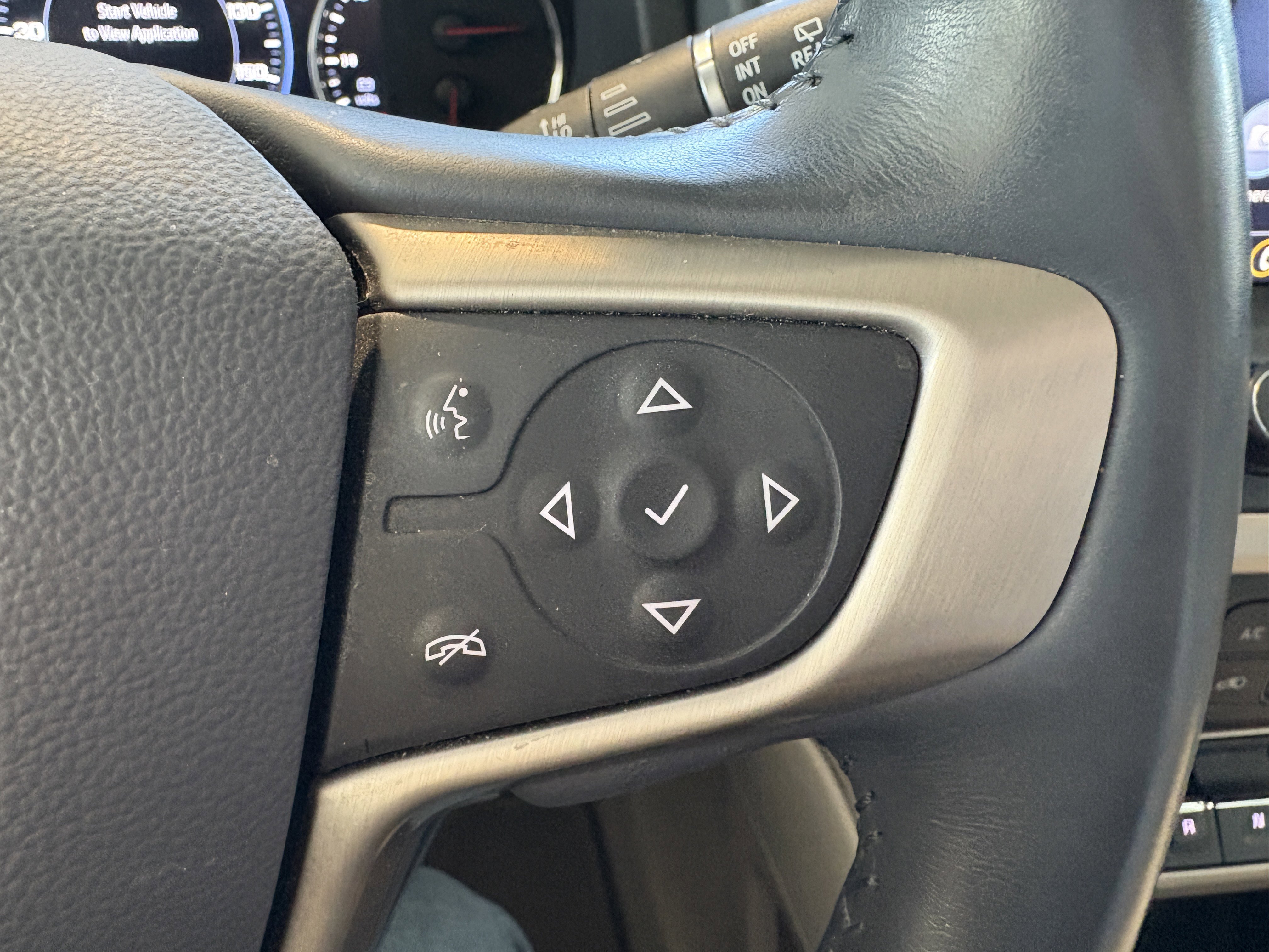 Used 2022 GMC Acadia Denali w/ Denali Ultimate Package image 12