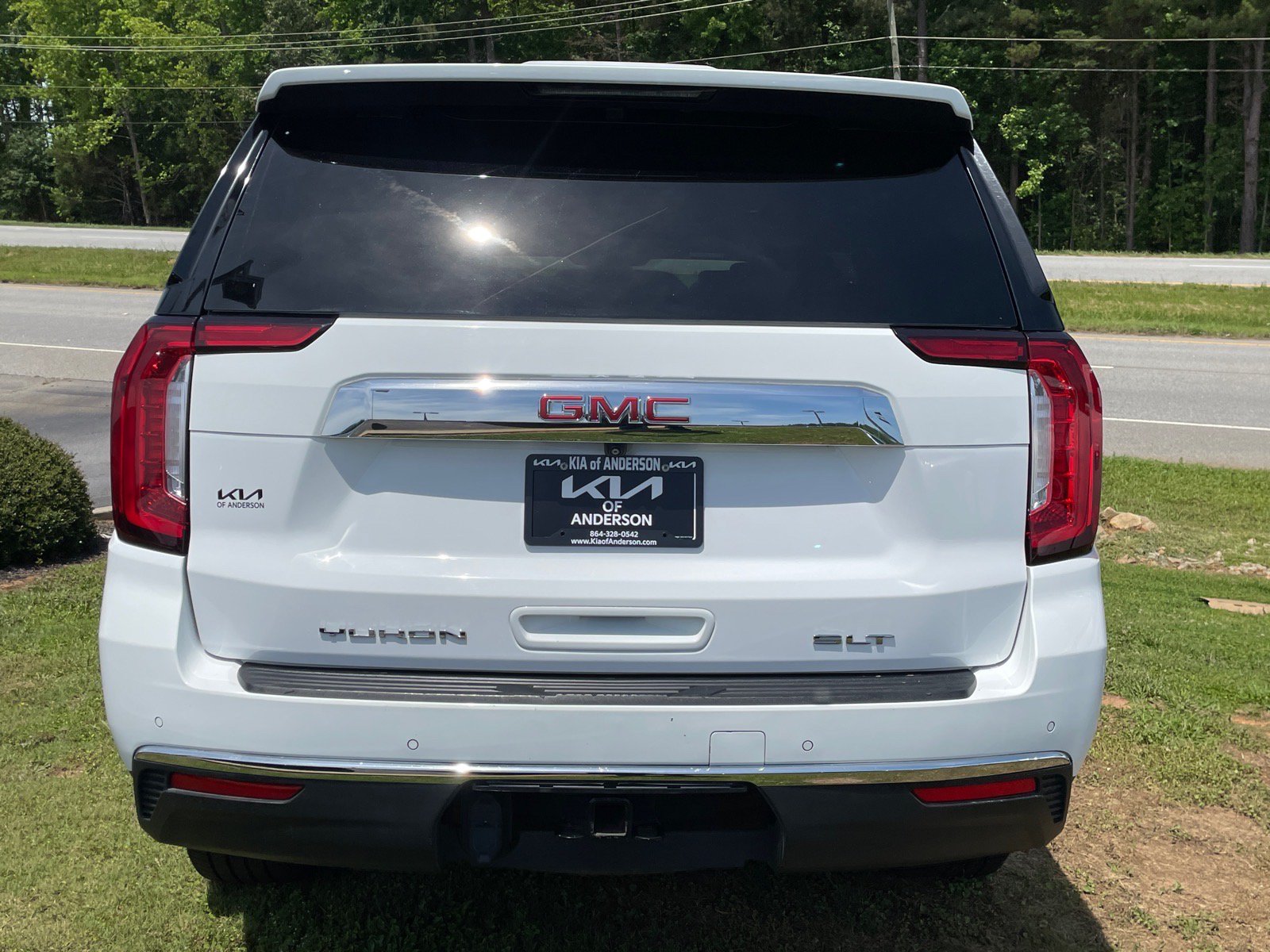 Used 2023 GMC Yukon SLT AWD/4WD image 4