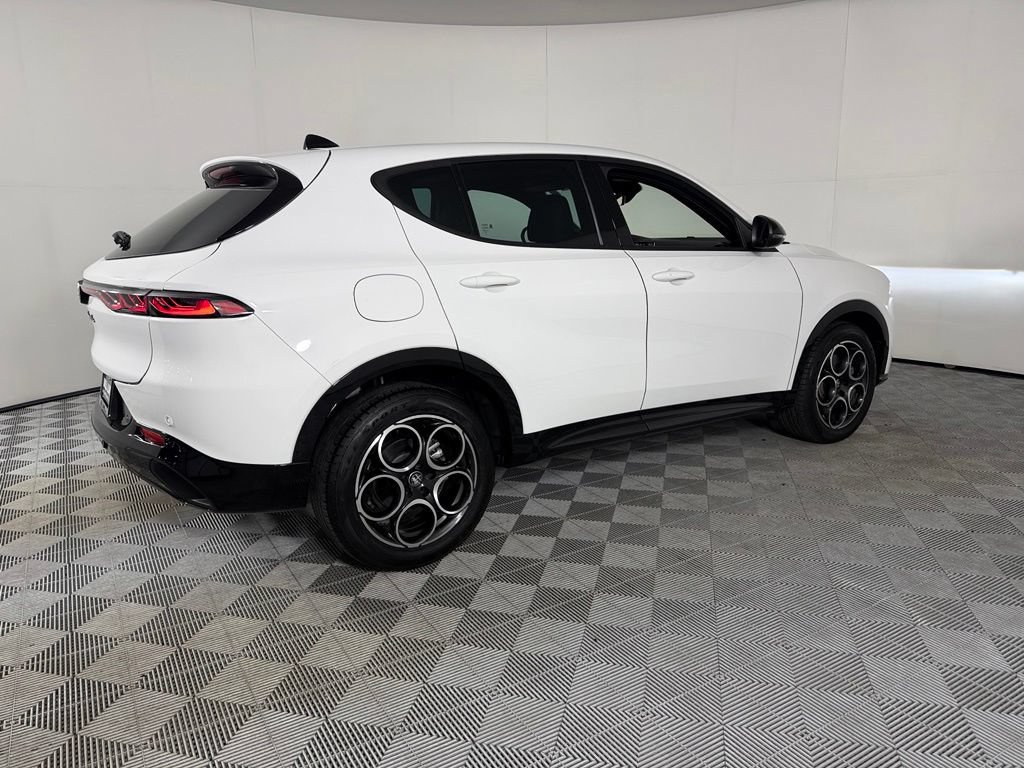 Used 2025 Alfa Romeo Tonale AWD/4WD image 8