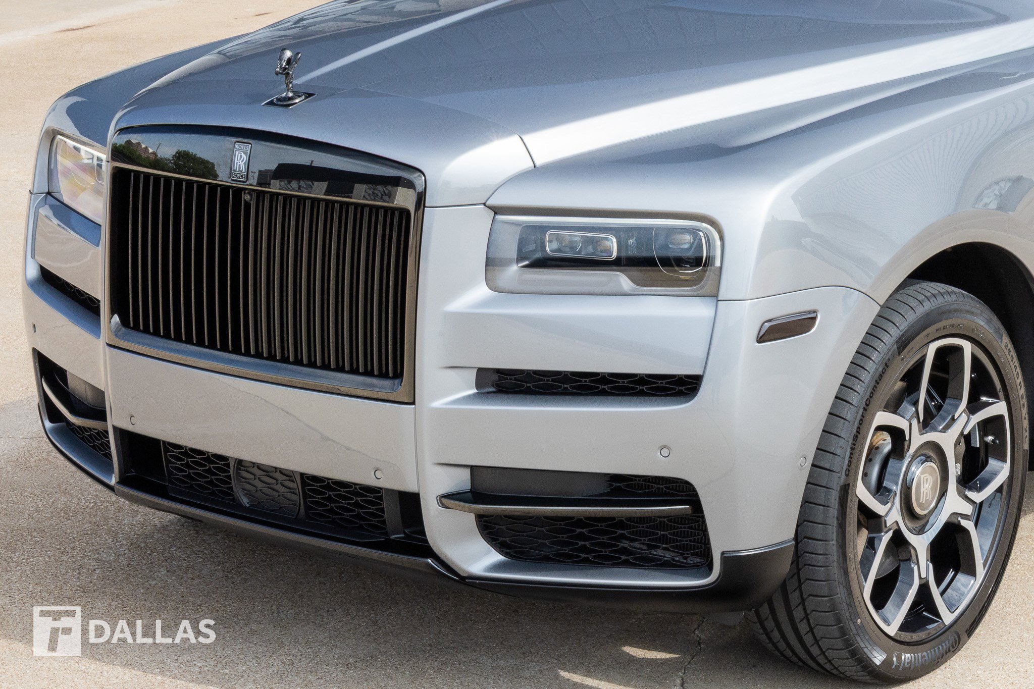 Used 2022 Rolls-Royce Cullinan Black Badge w/ Dark Exterior Package image 7