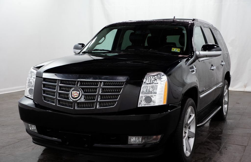 Used 2014 Cadillac Escalade Luxury AWD/4WD image 4