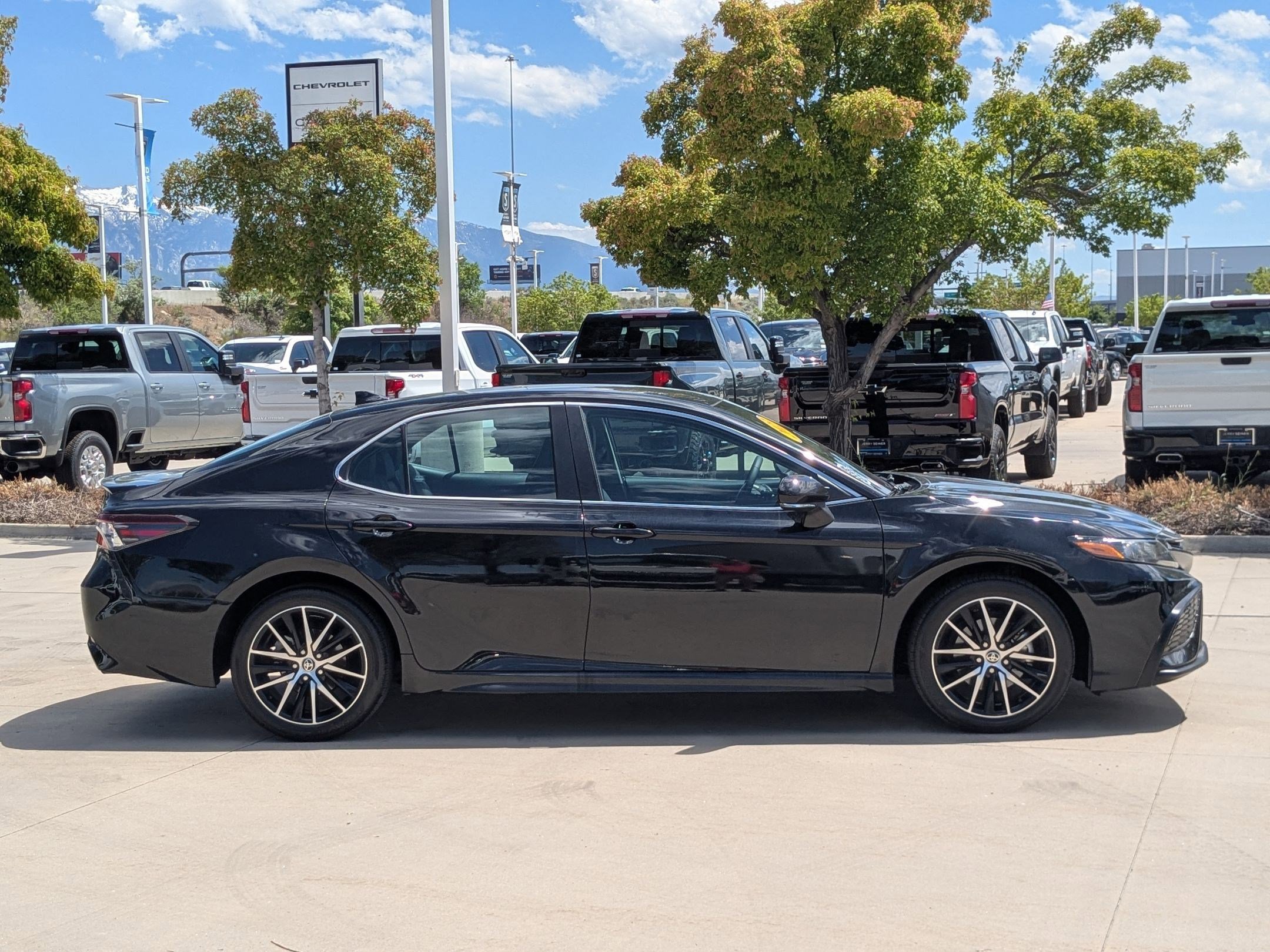 Used 2023 Toyota Camry SE FWD image 7