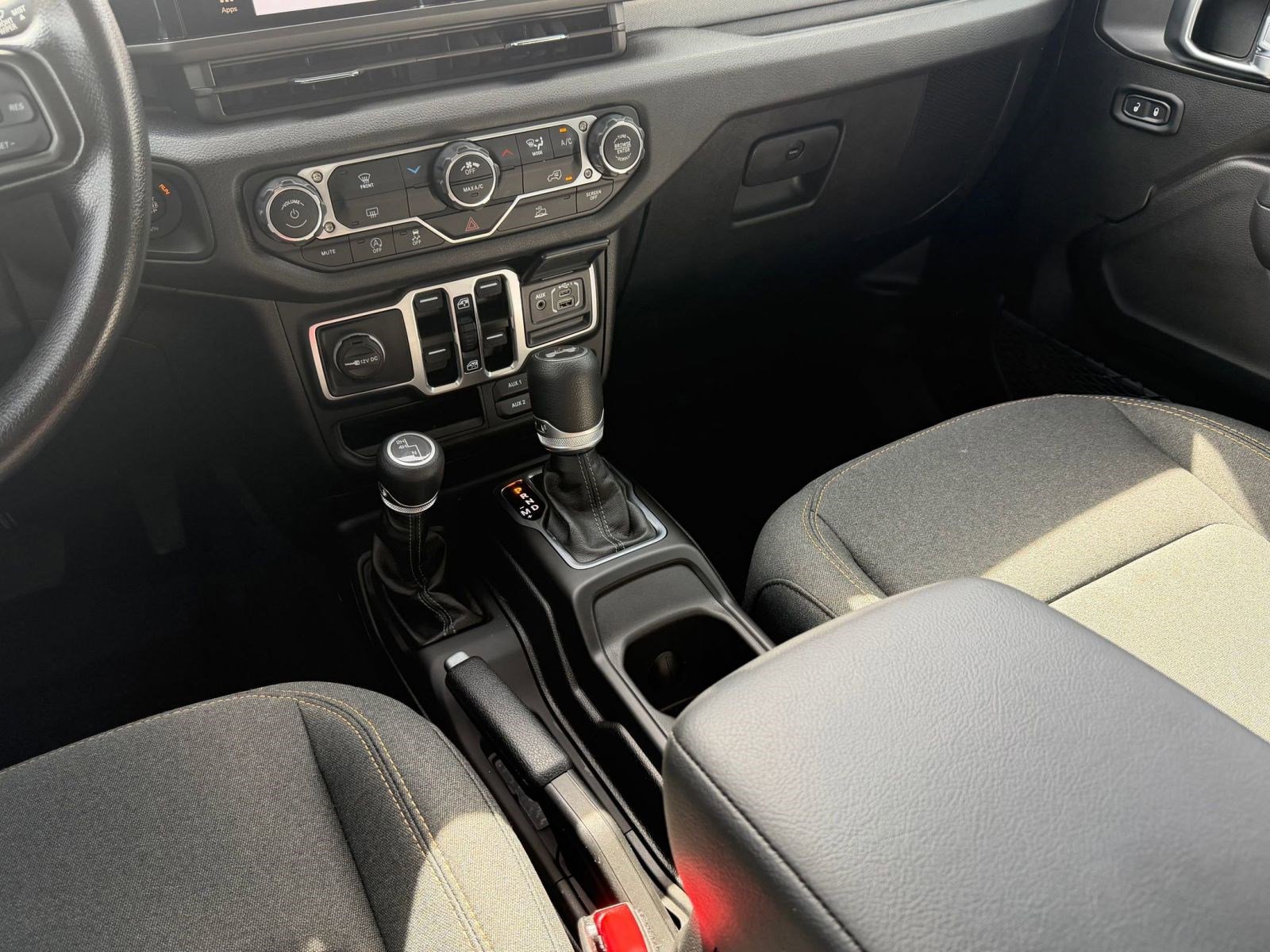 Used 2025 Jeep Wrangler Unlimited Sport AWD/4WD image 16
