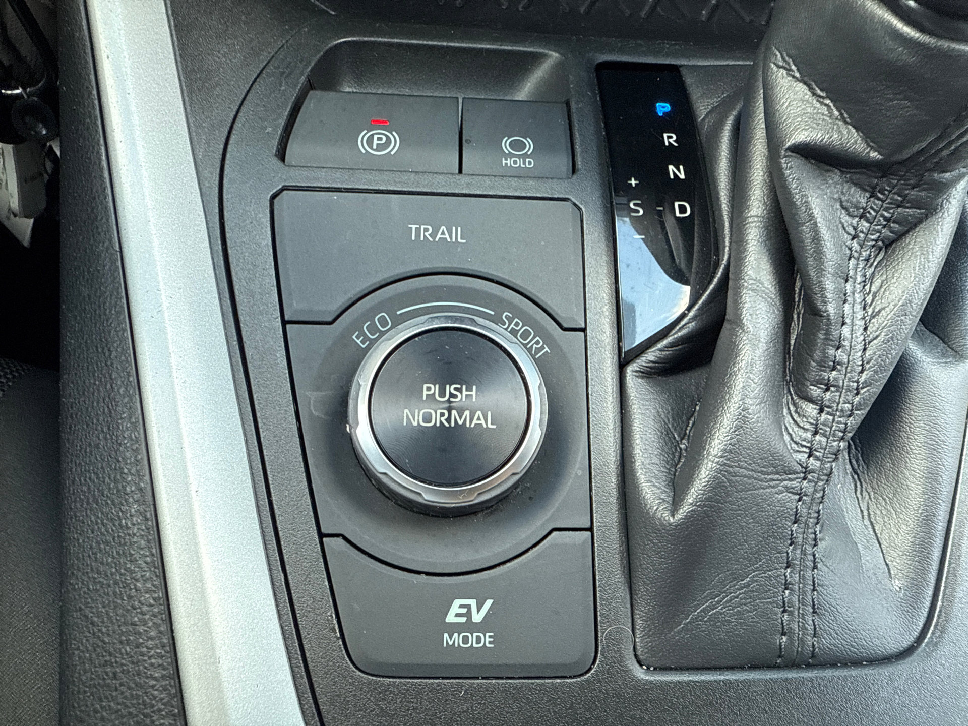 Used 2015 Toyota RAV4 XLE image 25