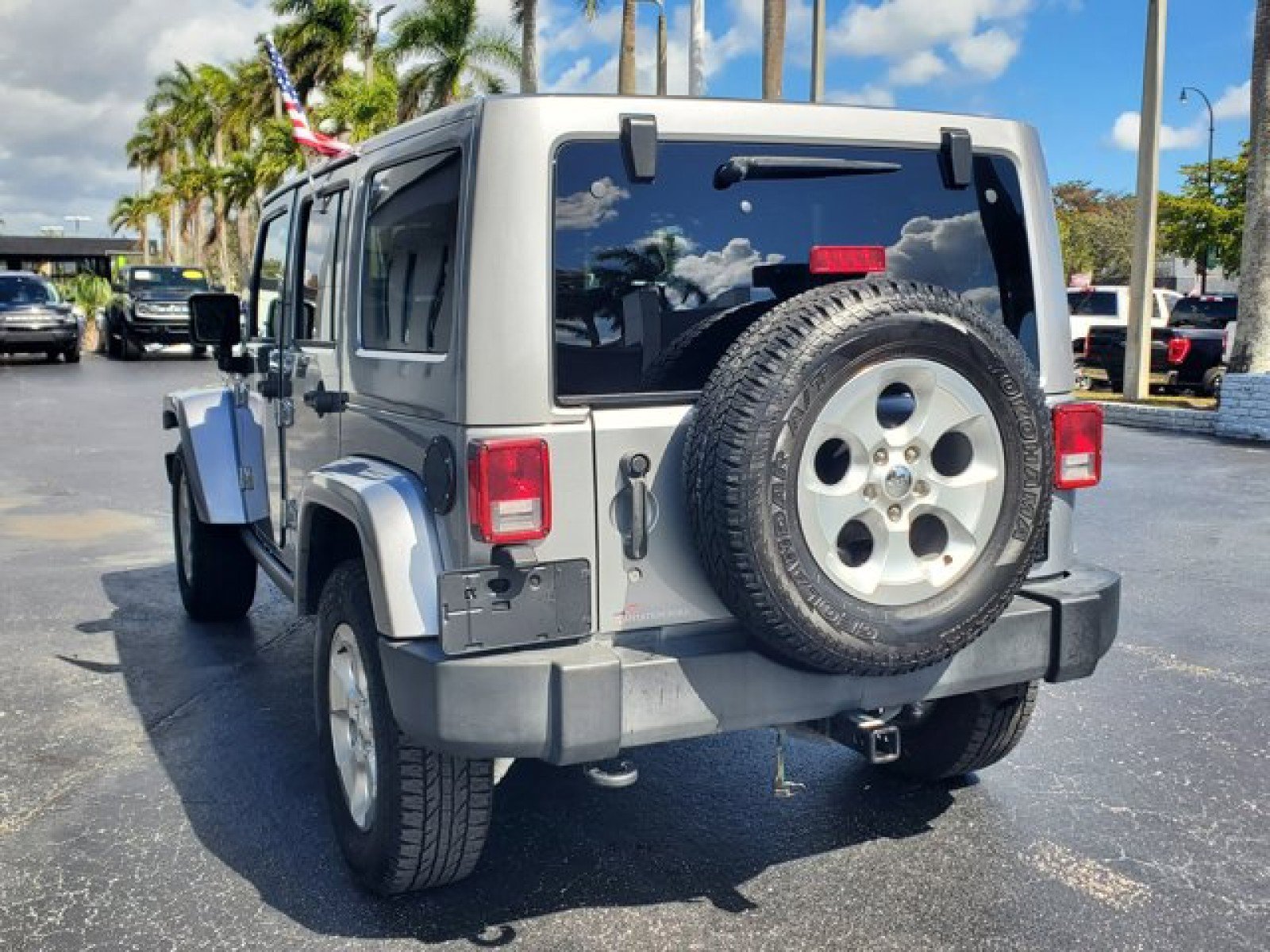 Used 2015 Jeep Wrangler Unlimited Rubicon w/ Connectivity Group image 5
