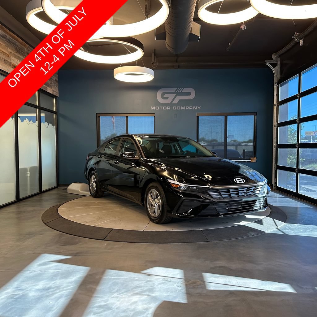 Used 2025 Hyundai Elantra SE