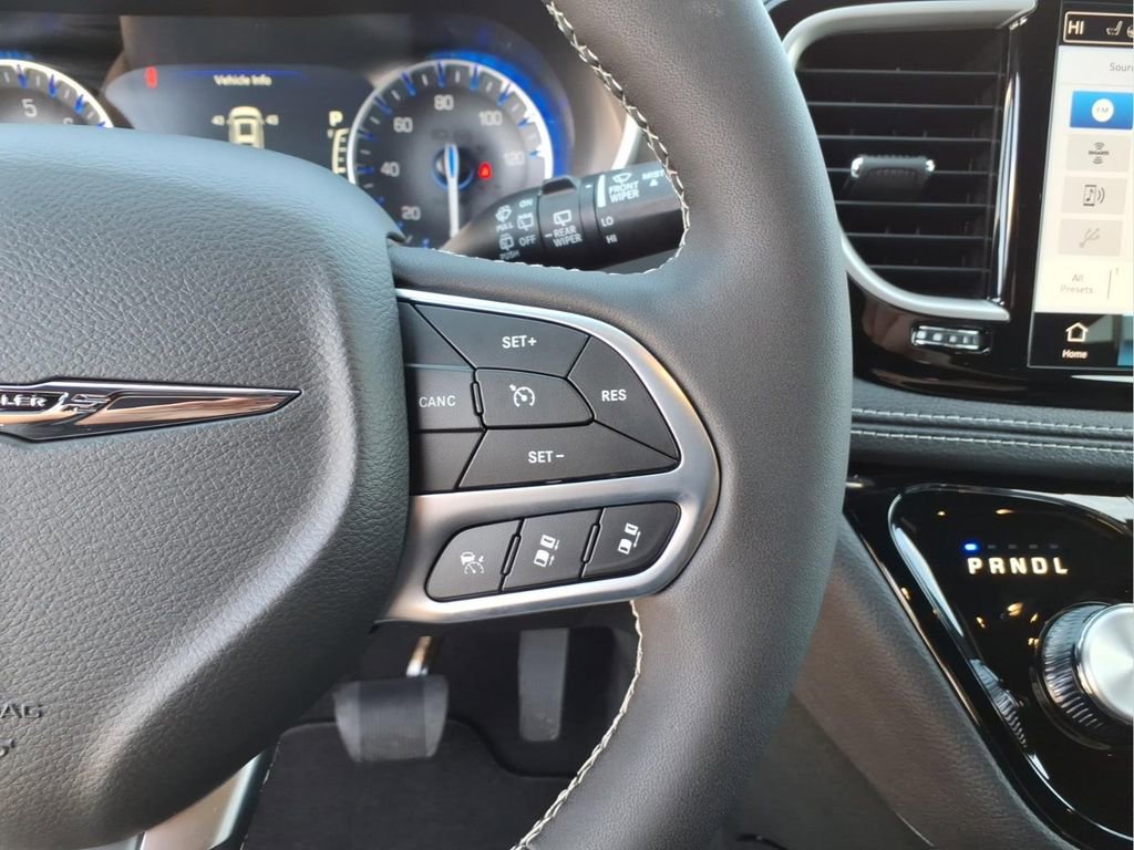 New 2026 Chrysler Pacifica Select FWD image 20