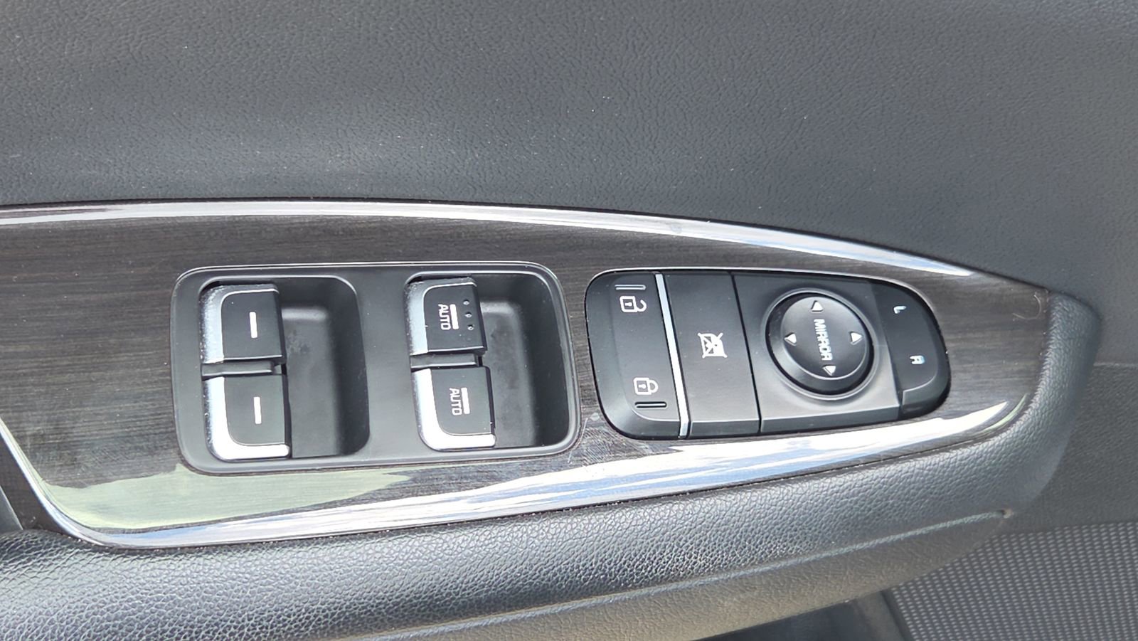 Used 2019 Kia Optima EX image 22