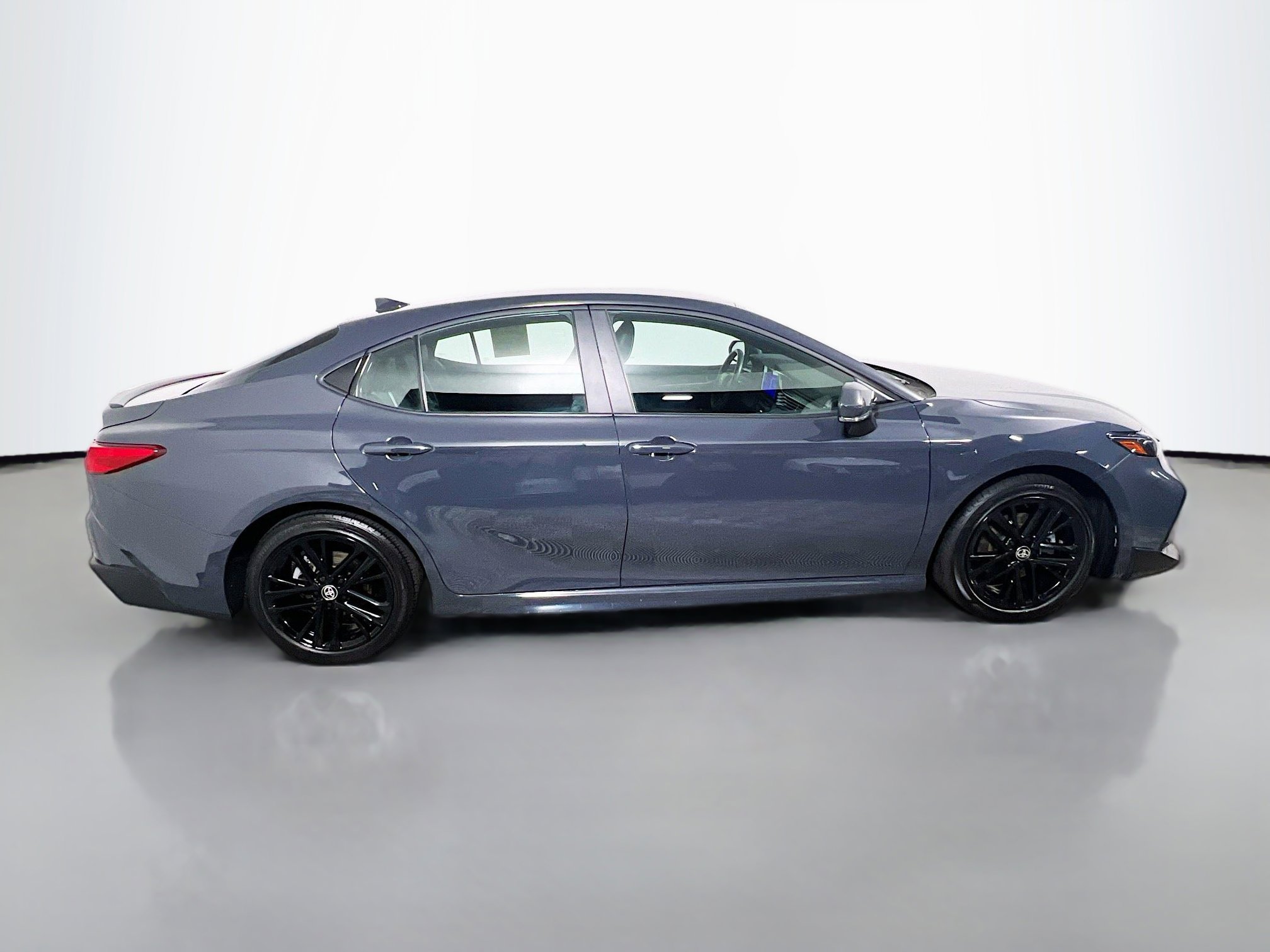 Used 2025 Toyota Camry SE w/ Multimedia Upgrade Package image 3