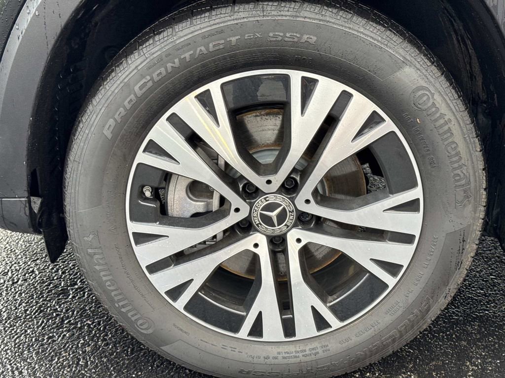 Used 2025 Mercedes-Benz GLB 250 4MATIC image 10