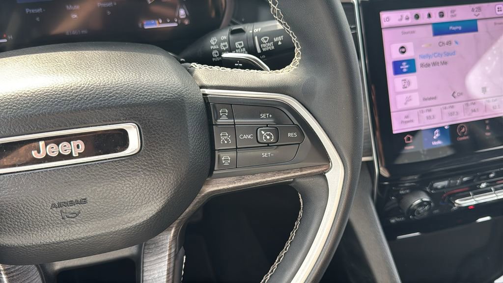 Used 2023 Jeep Grand Cherokee Limited w/ Black Appearance Package RWD image 25