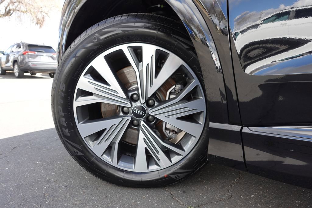 Used 2023 Audi Q4 e-tron Premium Plus w/ Premium Plus image 8