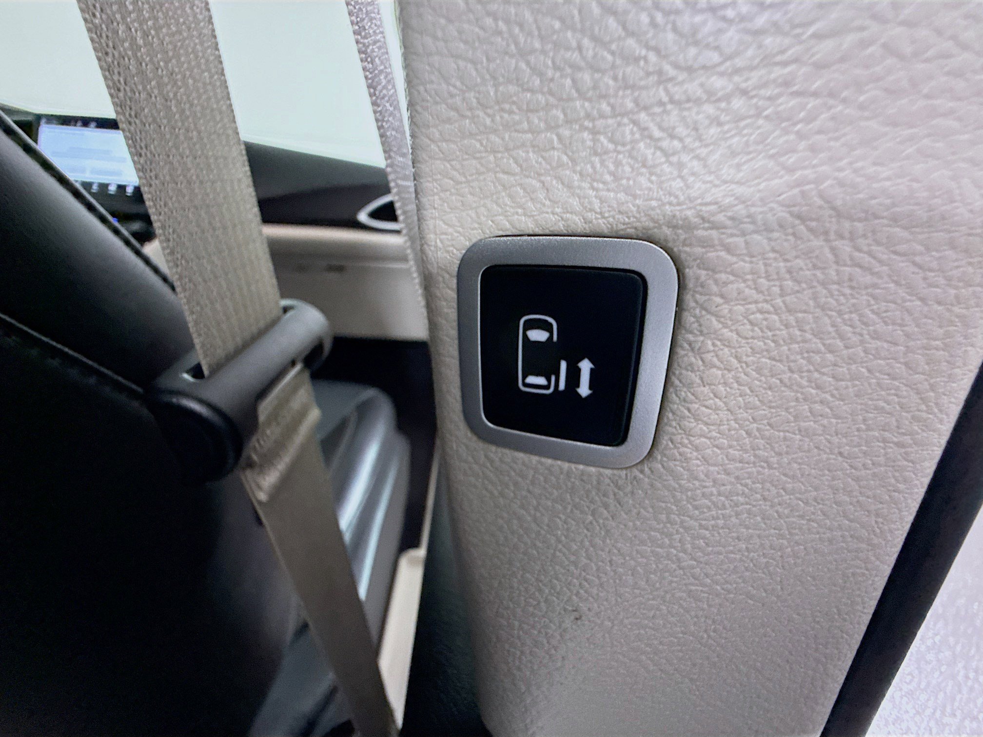 Used 2024 Chrysler Pacifica Touring-L FWD image 39