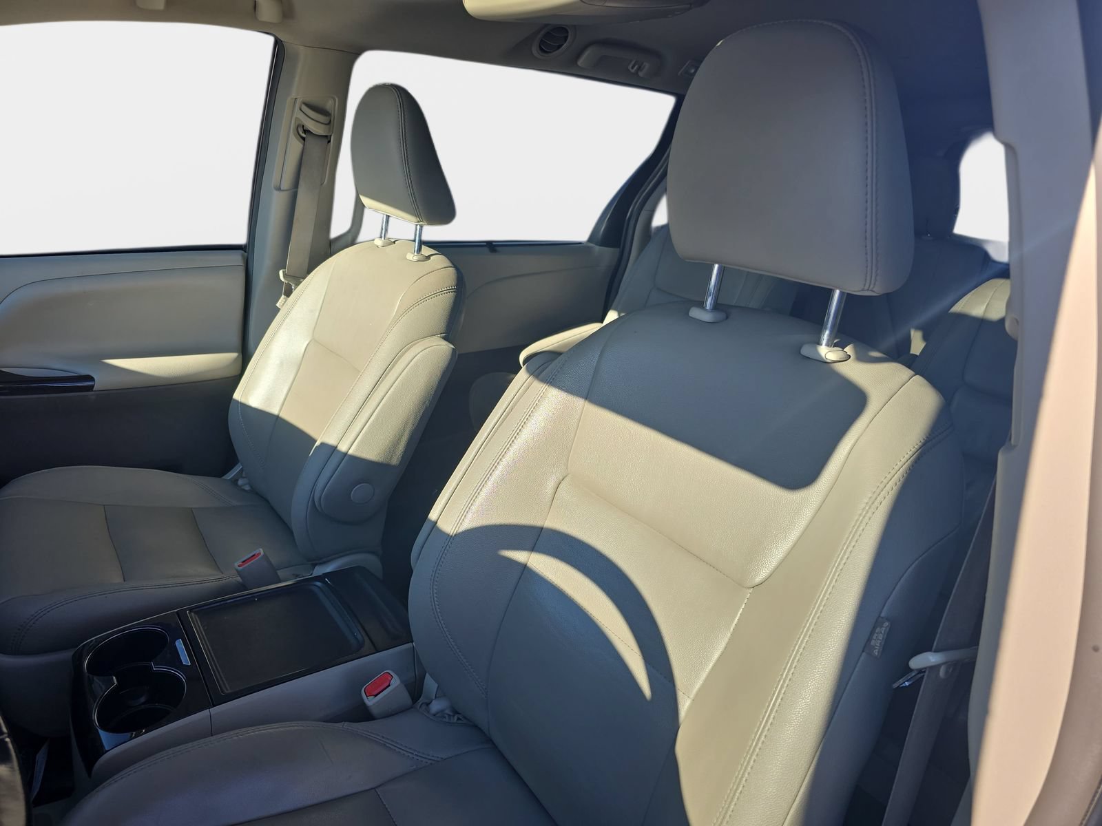 Used 2018 Toyota Sienna XLE w/ XLE Navigation Package AWD/4WD image 10