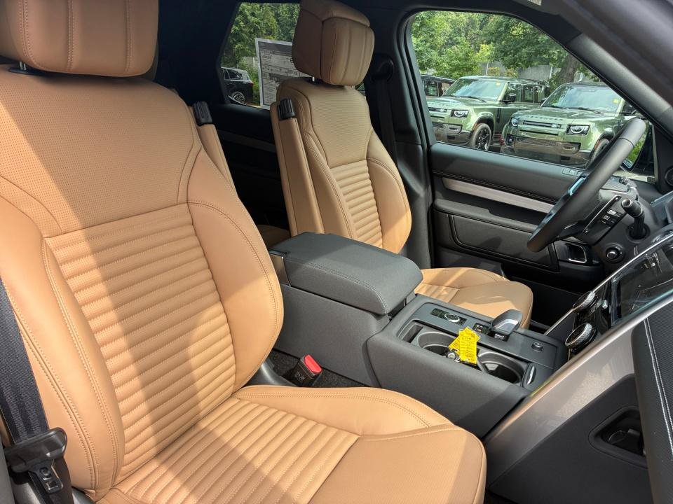 New 2026 Land Rover Discovery Limited Edition AWD/4WD image 28