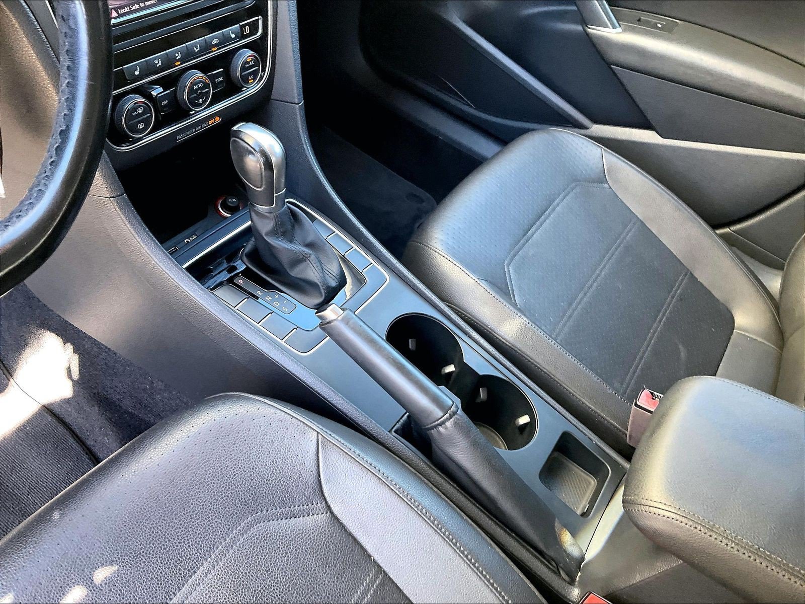 Used 2017 Volkswagen Passat 1.8T R-Line FWD image 17