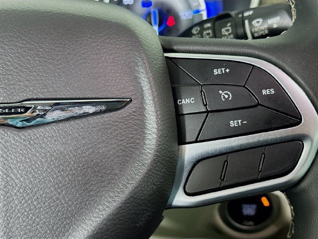 Used 2022 Chrysler Voyager LX FWD image 12