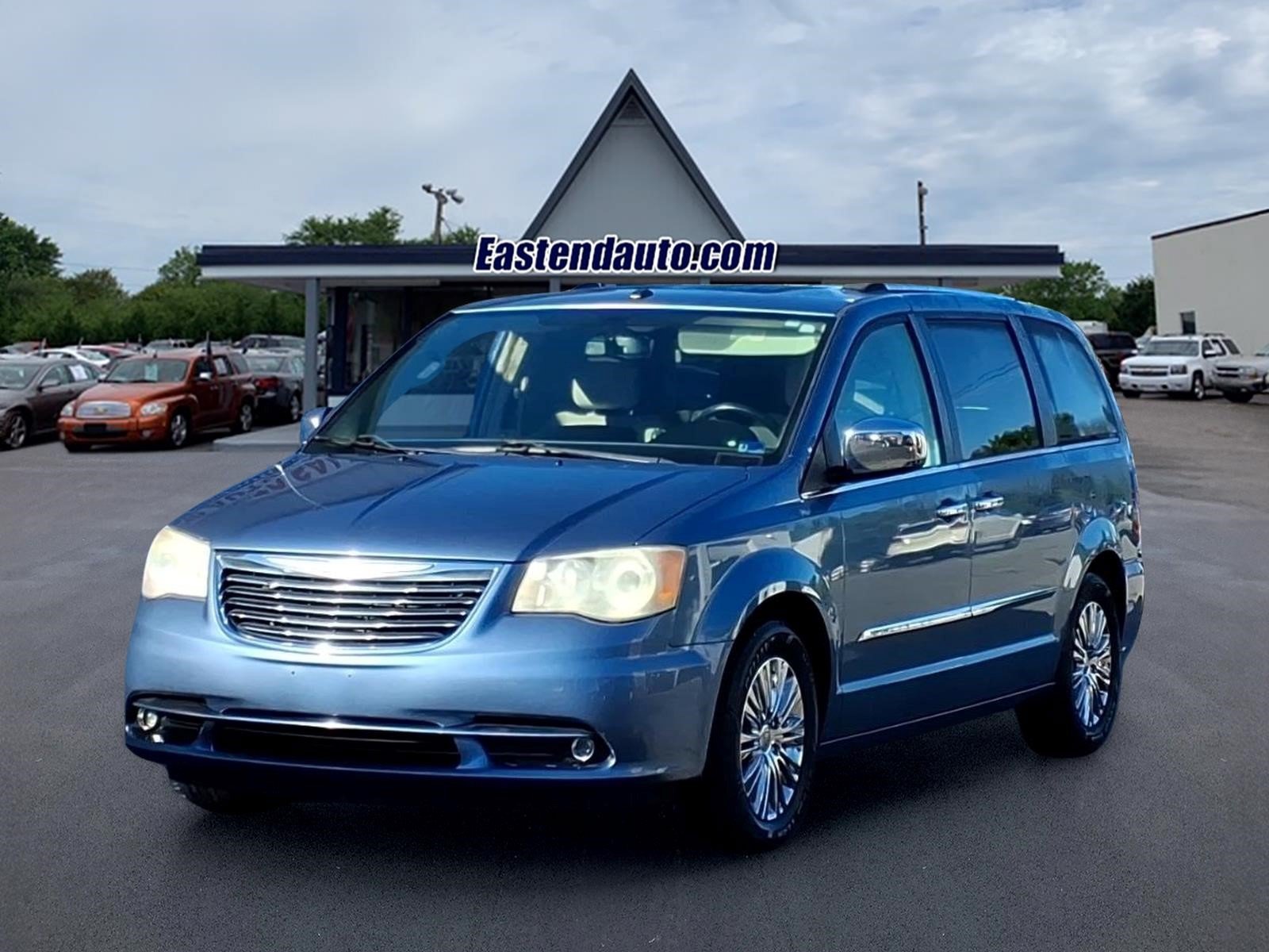 Used 2011 Chrysler Town & Country Limited w/ Trailer Tow Group FWD image 1