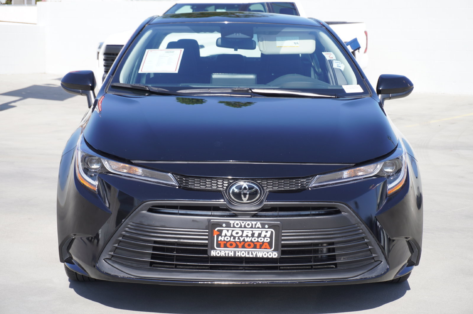 Certified 2025 Toyota Corolla LE FWD image 3