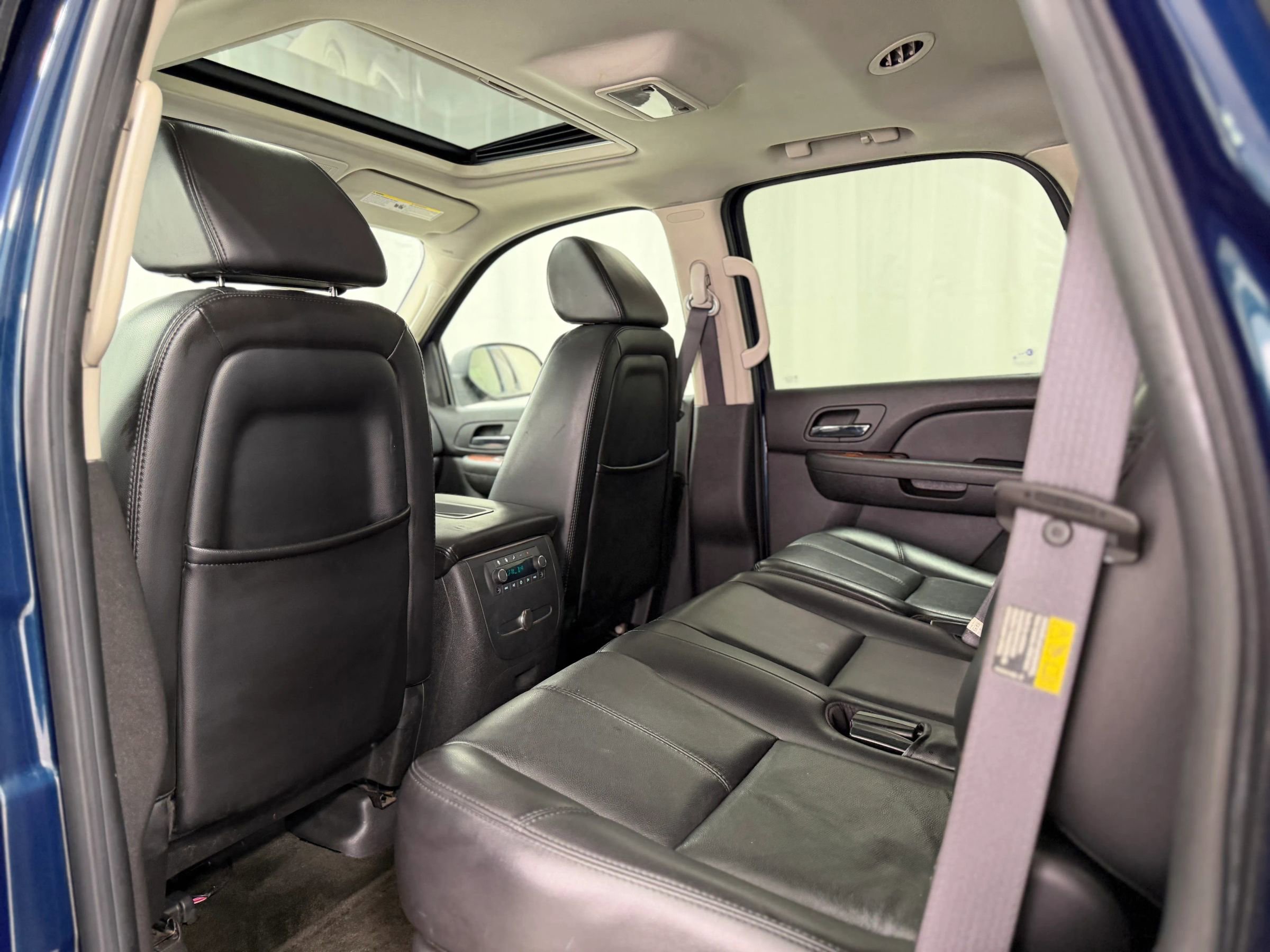 Used 2007 GMC Yukon SLT w/ SLT Preferred Equipment Group AWD/4WD image 35