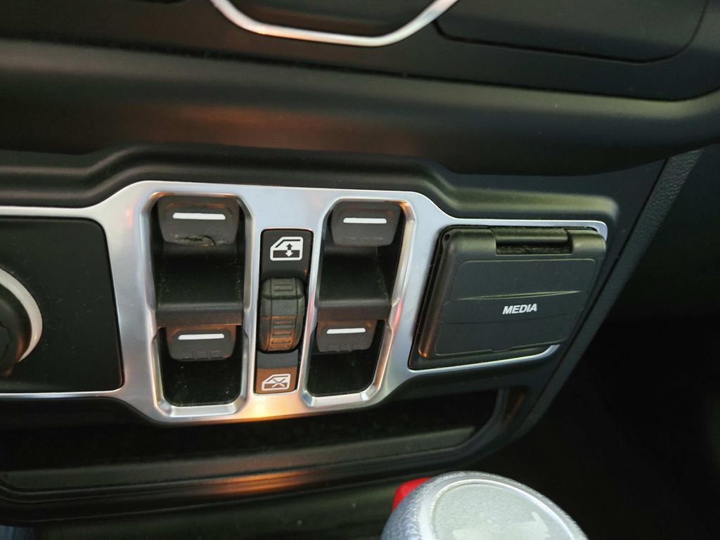 Used 2020 Jeep Wrangler Unlimited Sport S AWD/4WD image 30