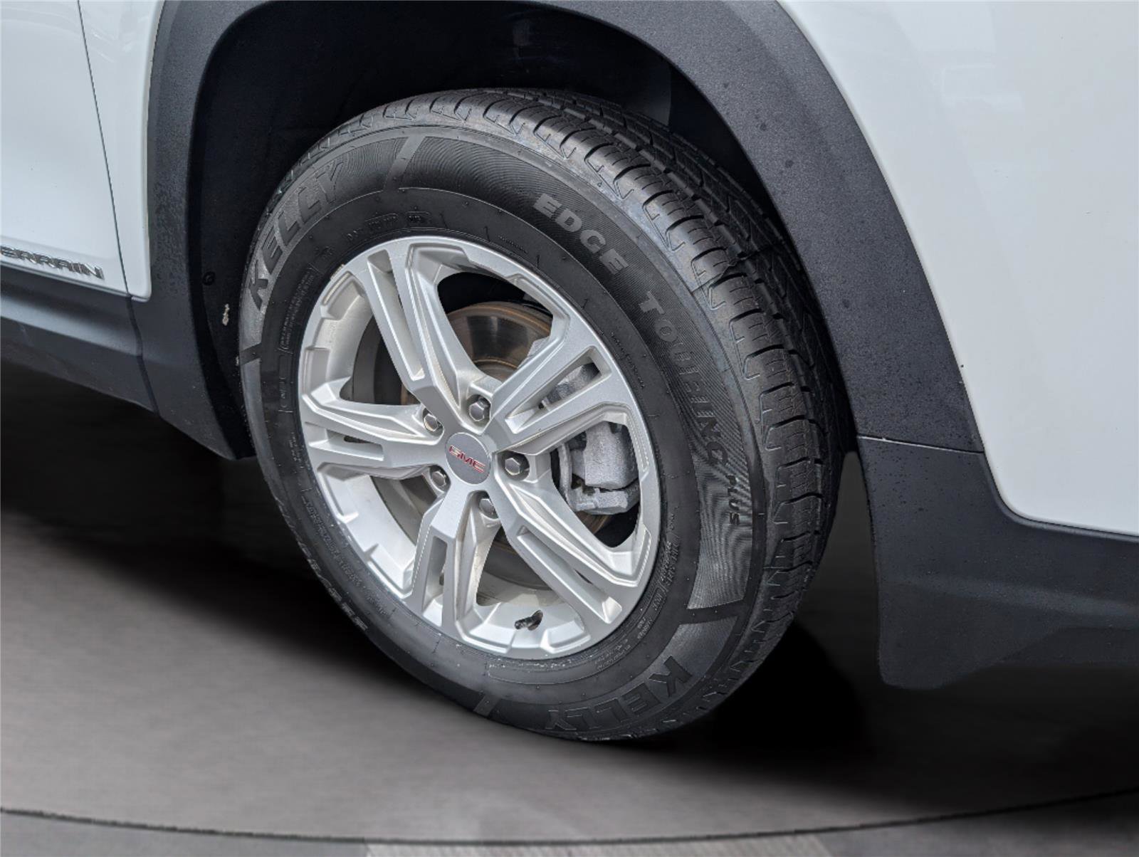 Used 2024 GMC Terrain SLE FWD image 37