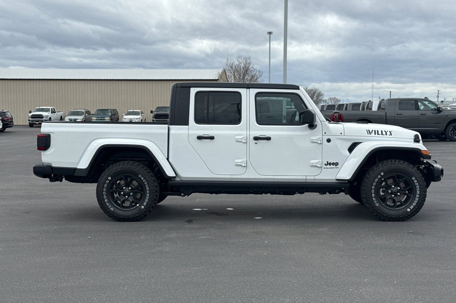 New 2026 Jeep Gladiator Sport AWD/4WD image 2