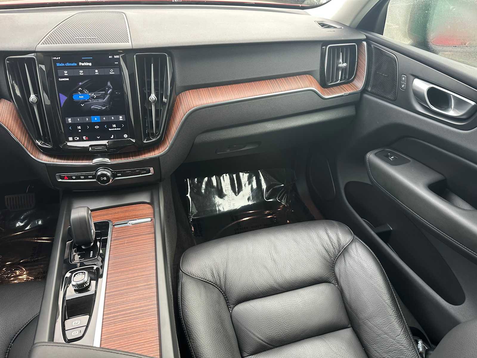 Certified 2023 Volvo XC60 B5 Plus w/ Climate Package image 17