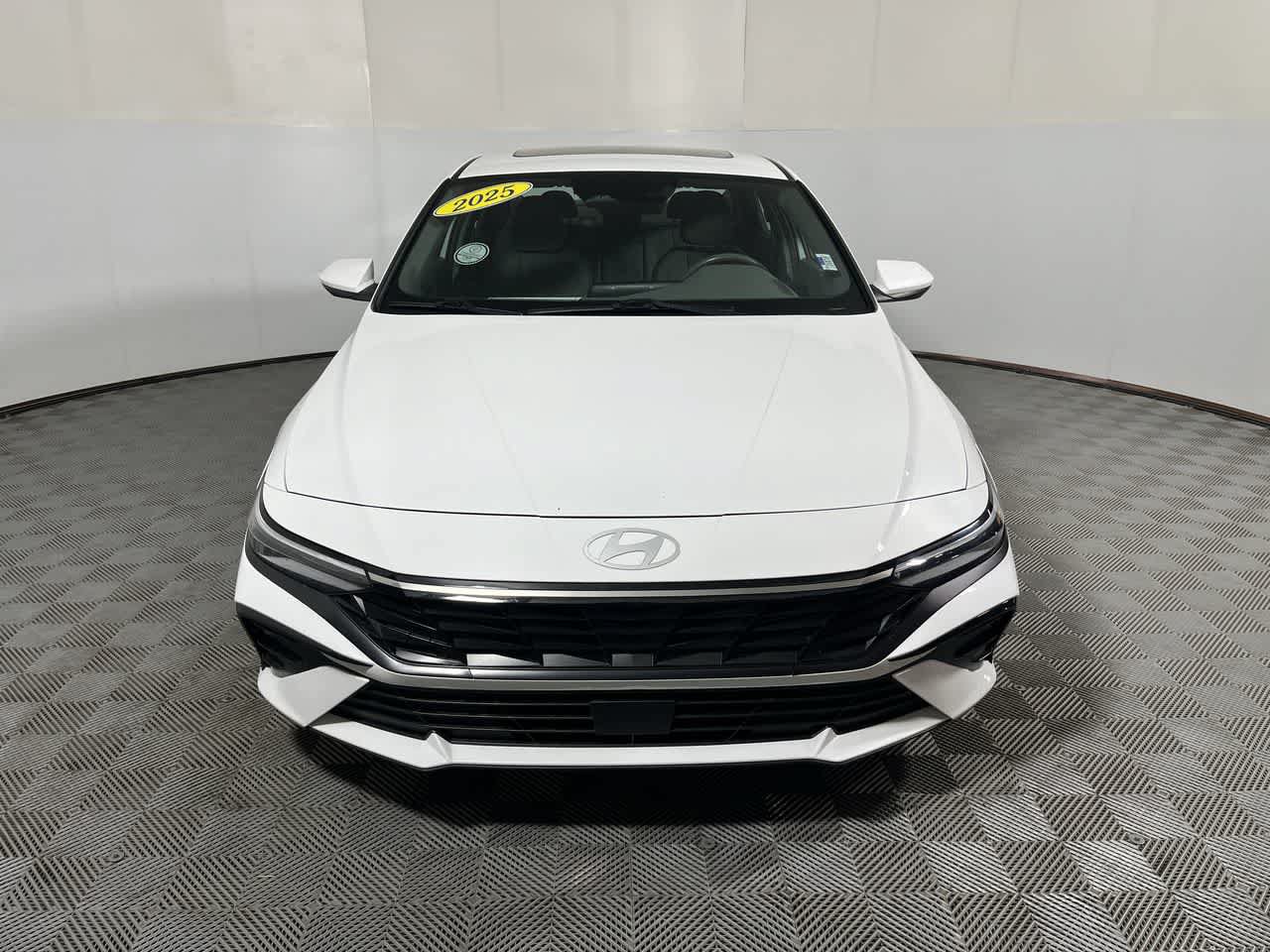 Used 2025 Hyundai Elantra SEL FWD image 3