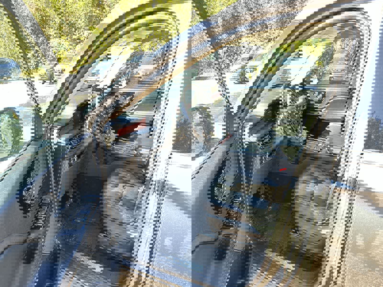 Used 2024 Lincoln Aviator Reserve AWD/4WD image 2