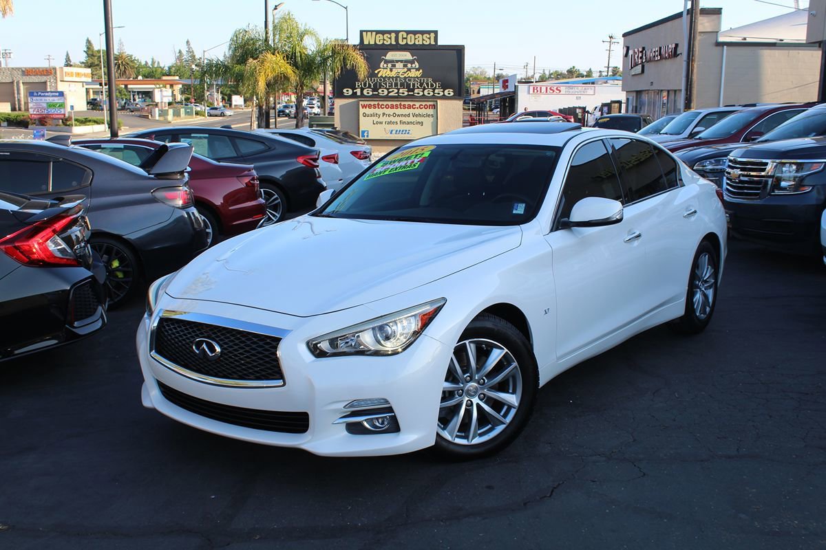 Used 2015 INFINITI Q50 w/ Moonroof Package RWD image 2