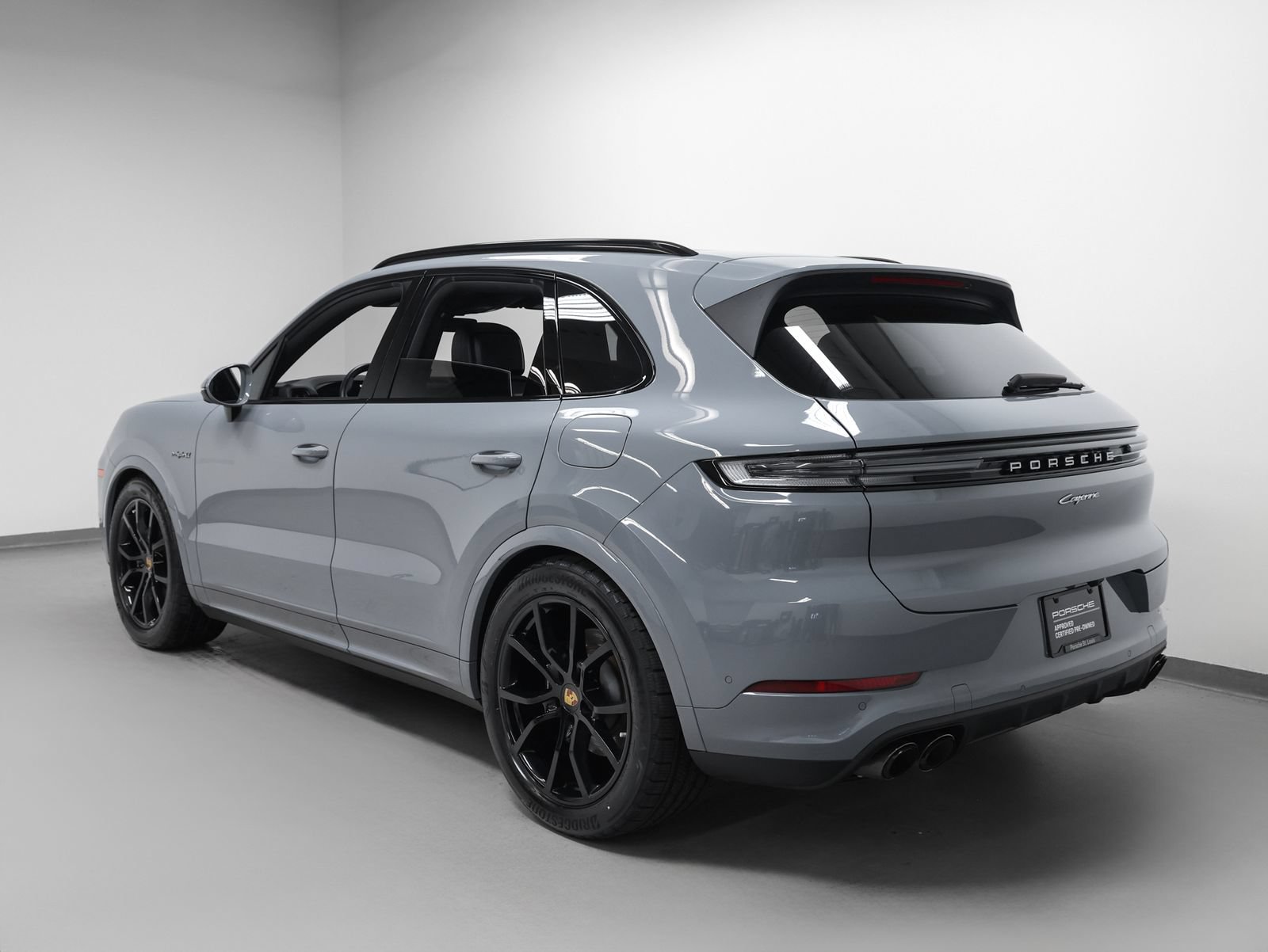 Certified 2024 Porsche Cayenne AWD/4WD image 3