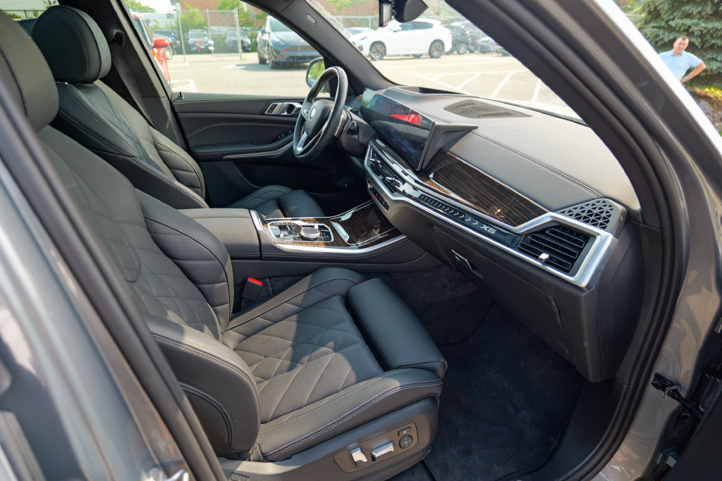 Used 2024 BMW X5 xDrive50e AWD/4WD image 34