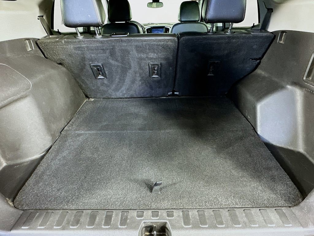 Used 2022 GMC Terrain SLT w/ Infotainment Package II image 37