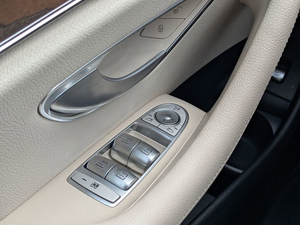 Used 2022 Mercedes-Benz E 350 Sedan image 19