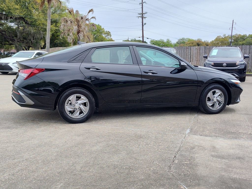 Used 2025 Hyundai Elantra SE image 10